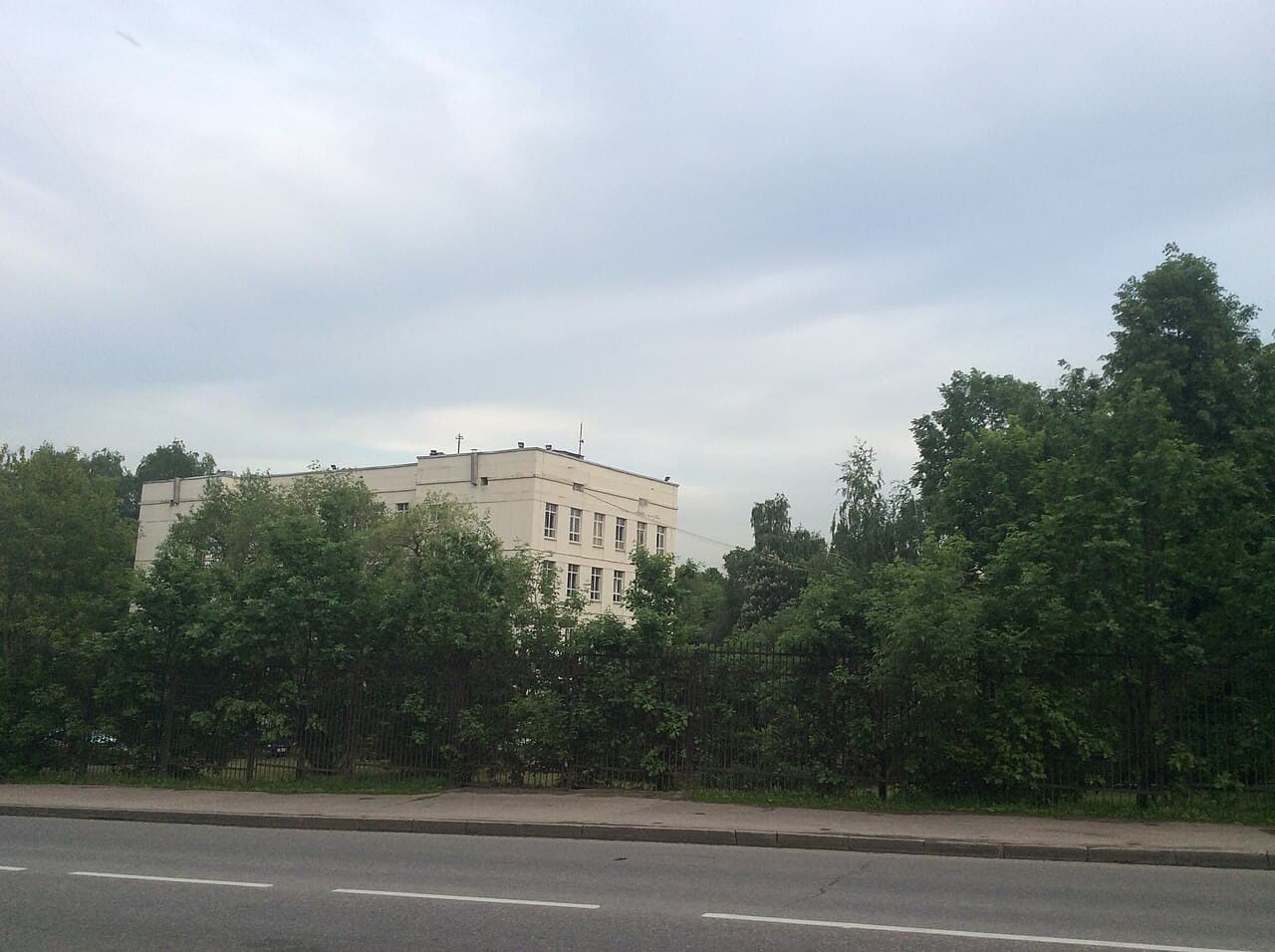 СУНЦ МГУ со стороны Давыдковской улицы